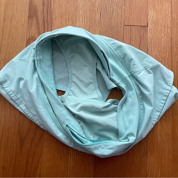 Lululemon size 4 2.5” speed up low rise run shorts- tonic sea - Picture 3 of 3